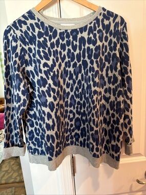 Liz Claiborne Navy and Gray Leopard Print Crewneck Sweatshirt PXL